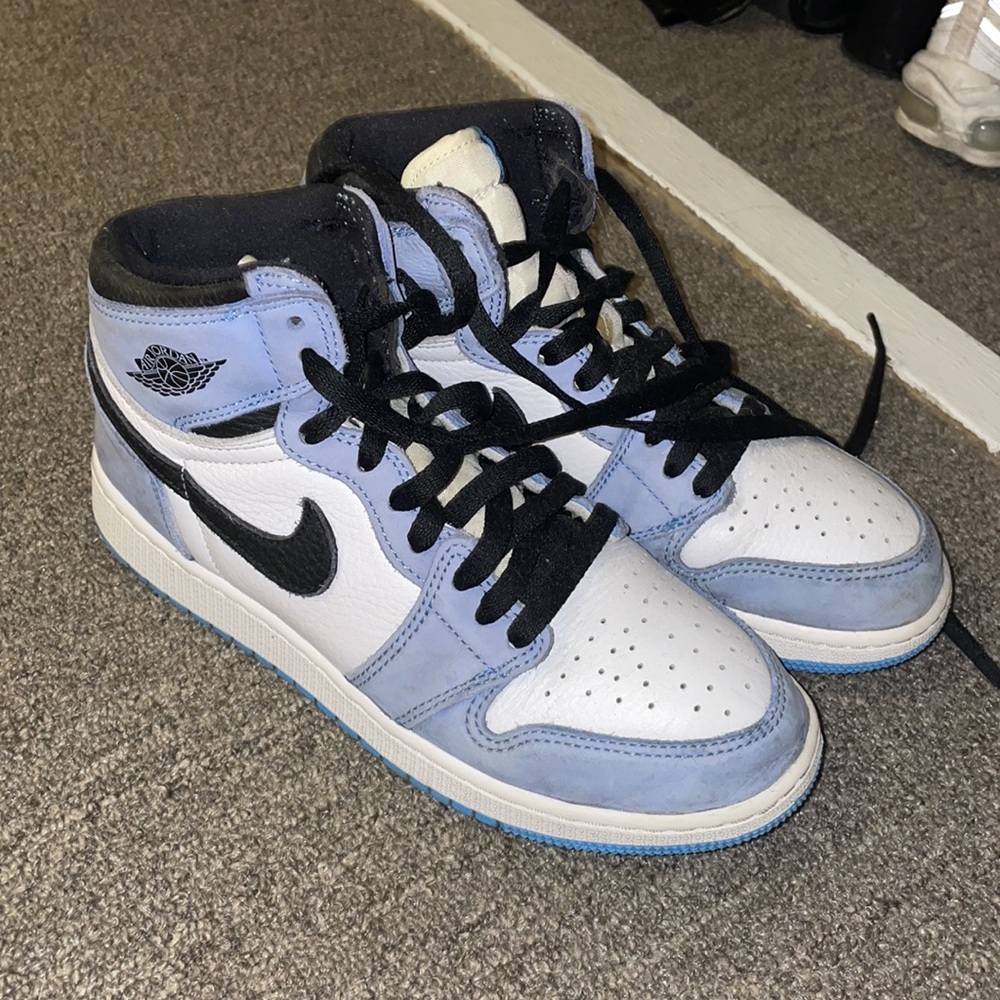 RARE Nike Jordan 1s Retro High UNC